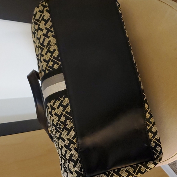 Tommy Hilfiger satchel - Picture 11 of 11